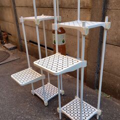 【まだ受付中】中古 ガーデンシェルフ 高さ調節可能♪ 早い者勝ちです✨✨ の画像