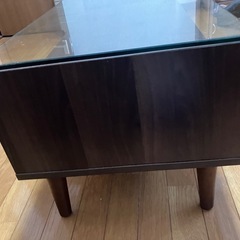 ガラステーブルの画像