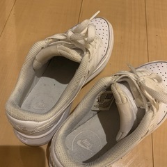 ナイキ　NIKE スニーカー　ホワイトの画像