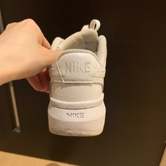 ナイキ　NIKE スニーカー　ホワイトの画像