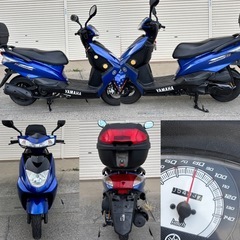 ⭐️シグナスZ.125❗️走行少なめ⭐️プラグ・グリップなど新品交換済み⭐️便利なGIVIボックス付き⭐️原付二種スクーター⭐️の画像