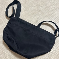 ユニクロ UNIQLO ボディバッグ チェストバッグ サコッシュの画像