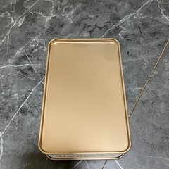 メリー缶2個の画像