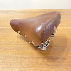 【中古品】自転車サドル レトロ調 ブラウンの画像