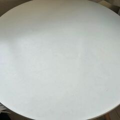 丸テーブルの画像