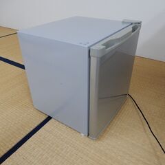 四角い冷蔵庫の画像