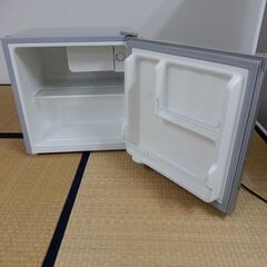 四角い冷蔵庫の画像