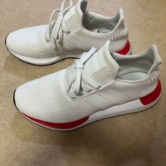 adidasシューズの画像