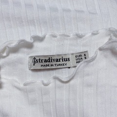 Stradivarius ホワイトリブ編みノースリーブの画像