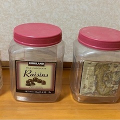 お菓子のプラスチック容器の画像