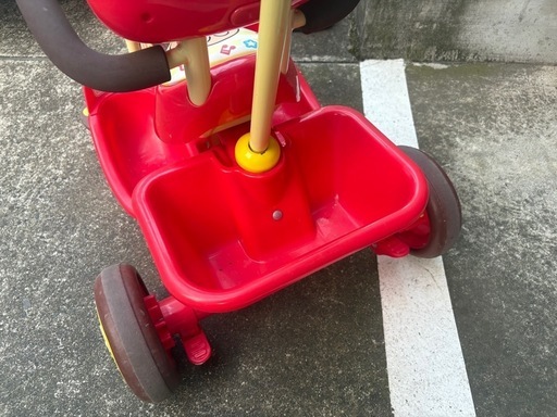 値下げ　中古　アンパンマン 三輪車 赤 アンパンマン三輪車 足置き 完成品