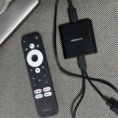32インチ SHARP AQUOS液晶テレビ & nebula 4k streaming dongleの画像