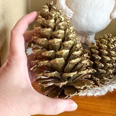 大きな金色松ぼっくり3つセットの画像
