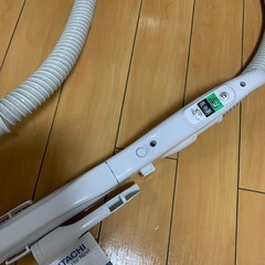 空気清浄機とジャンク品の掃除機の画像