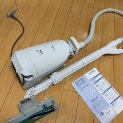 空気清浄機とジャンク品の掃除機の画像
