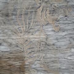 虎の絵の置物の画像
