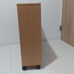 【8/11㈪掲載終了予定】キャスター付き本棚の画像