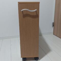 【8/11㈪掲載終了予定】キャスター付き本棚の画像
