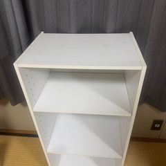 白い三段棚