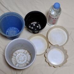 【まだ受付中】10-02 中古 プラスチック製 丸型植木鉢 プランター 植木鉢 ＆受皿3セット② これからの季節ガーデニングに如何ですか♪ 早い者勝ちです✨✨の画像