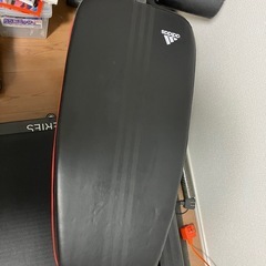 adidasのトレーニングベンチの画像