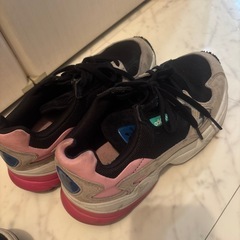 スニーカー3足の画像