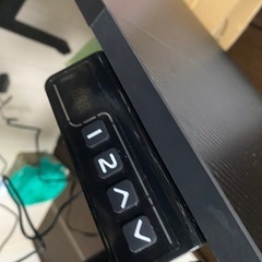 昇降デスク　カーボン柄の画像