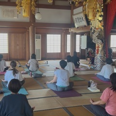 🌿運動苦手でも大丈夫！お寺で始める40・50代女性のやさしいヨガ（Yoga'sミトラ）の画像