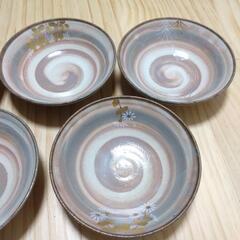 【新品未使用品】たち吉 金彩草花 煮物鉢5枚セットの画像