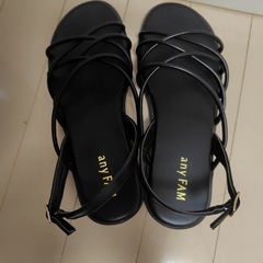 anyfam ローヒールサンダルの画像