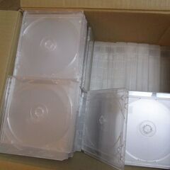DVDケースの入った段ボール１箱。ケースは３種類あります。オマケつきです。の画像