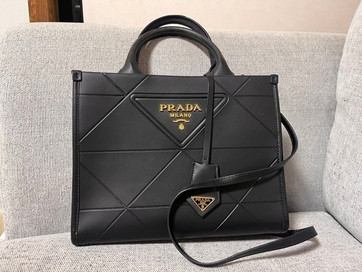 「決まりました」PRADA鞄