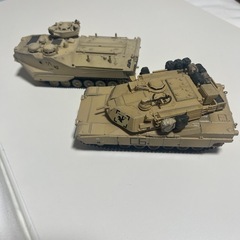 【ジャンク品】1/72スケール水陸両用強襲車及びM1エイブラムス戦車の模型の画像
