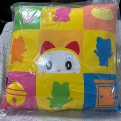 ドラえもん　アイコン柄スクエアクッション（ドラミちゃん）の画像