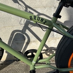 【美品⭐︎付属品セット価格⭐︎】BRONX 26BRONX-DD アーミーグリーン×オレンジリム ブロンクス 26インチ 7段変速 ファットバイクの画像