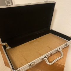 アルミ製 収納ケース 差し上げます（内部に劣化あり・世田谷区引き取り）の画像