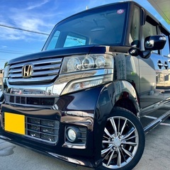 安心の1年保証付き‼️24年式！月々1.2万円〜分割払い可❗️ 車検2年付き！【名義変更代込み】大人気☆ホンダ N-BOXカスタム☆ステアリングスイッチ付き☆Bluetooth対応ナビ付き☆走行中DVD見れます☆ETC付き☆バックカメラ付き☆電動スライドドア☆ドラレコ付き☆スマートキー☆フルオートエアコン☆事故歴修復歴なし☆社外オーディオアルミ☆そのまま乗って帰れます❗️の画像