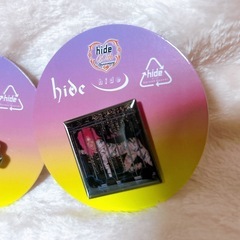 hide ピンズガチャ 三個の画像