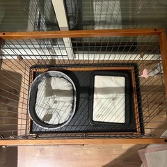 小型犬ケージ+飲水機+トイレ(新品)+ベッド(新品)の画像