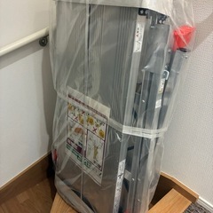 定価約50,000円　未開封　立ち馬　作業台　脚立　手掛り棒付足場台　トラスコ中山の画像