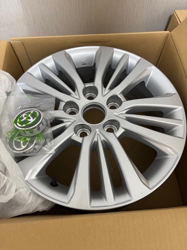 トヨタ
16インチ新品アルミホイールのみ　 ４セット