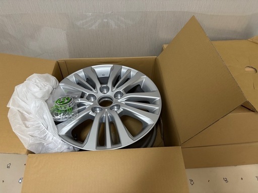 トヨタ
16インチ新品アルミホイールのみ　 ４セット