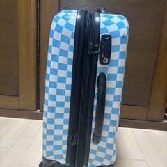 キャリーケース　スーツケース　旅行カバン
の画像