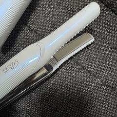 【美品】ReFa(リファ)フィンガーアイロン　ホワイトの画像