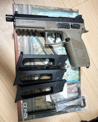カーボネイト・CZ P-09 タンカラー マガジン2本付き Carbon8(カーボネイト) CZ P09 CO2ガスガン TAN/予備マガジン2