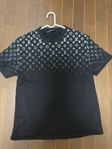 ヴィトン　モノグラムtシャツ