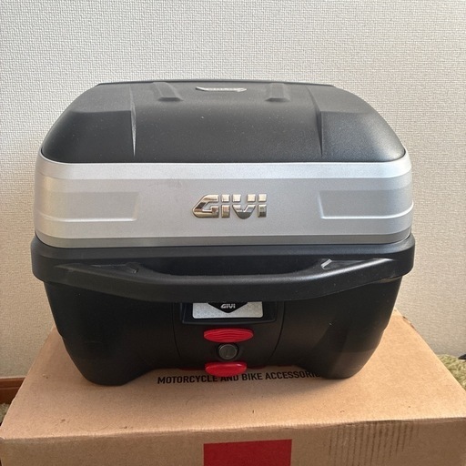 GIVI(ジビ) バイク用 リアボックス モノロック 32L B32N BOLD シルバーパネル
