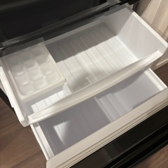 【受け渡し先確定】SHARP ノンフロン冷凍冷蔵庫 137L の画像