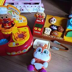最終値下げ　可愛い　アンパンマン　ままごと　セット価格　定価高いためお買い🌼　パン屋さん　キッチン　セット販売　ぬいぐるみの画像