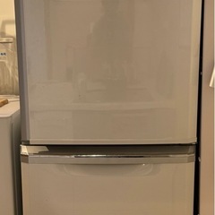 【2020年製】335L三菱冷蔵庫 MR-C34E-W7の画像